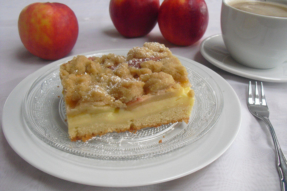 Gefüllter Apfel-Streusel-Blechkuchen