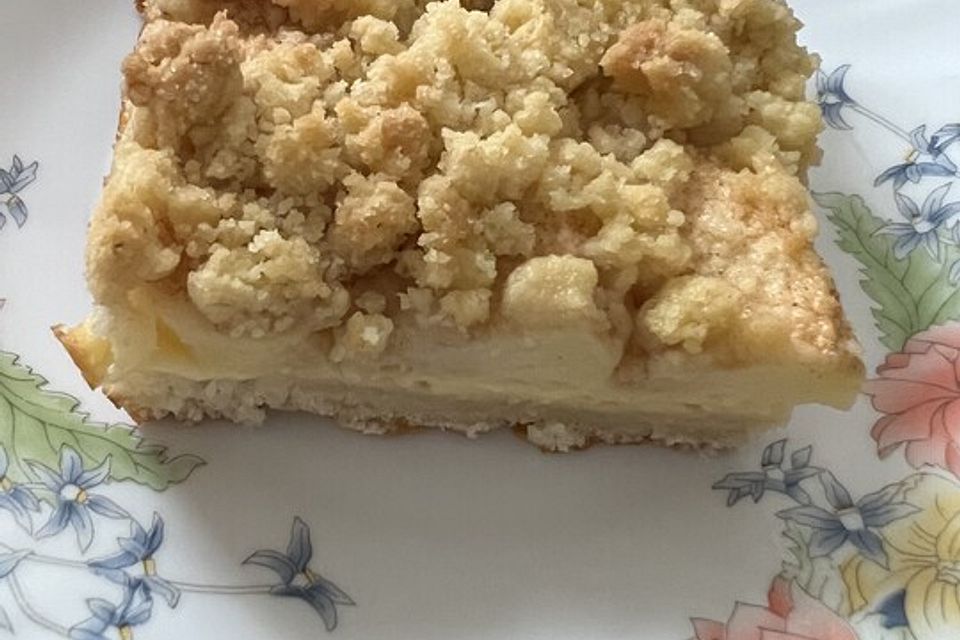 Gefüllter Apfel-Streusel-Blechkuchen