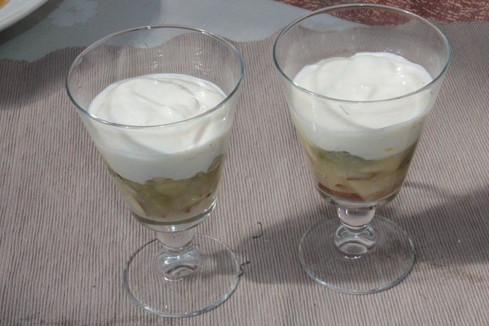 Grüne Grütze mit Vanillejoghurt