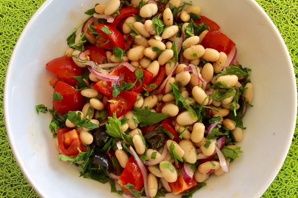 Türkischer Bohnensalat mit Gemüse