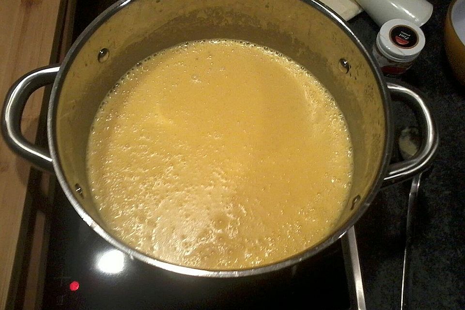 Süße Kürbissuppe mit Grieß