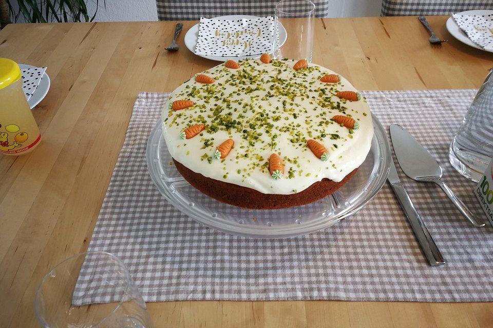 Karottenkuchen, Rüblikuchen oder Möhrenkuchen