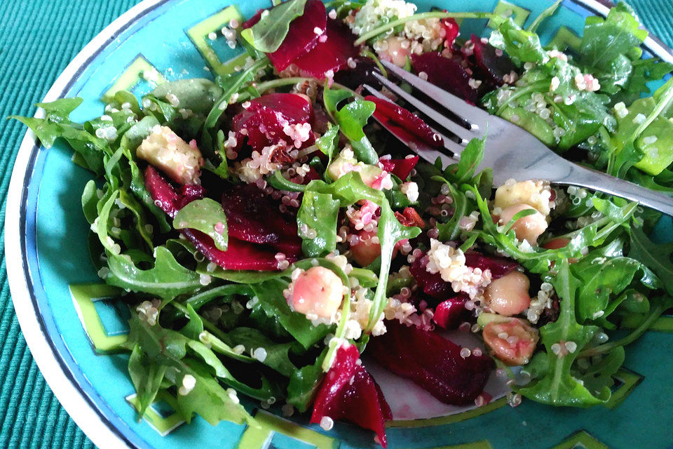 Bunter Quinoa-Wintersalat