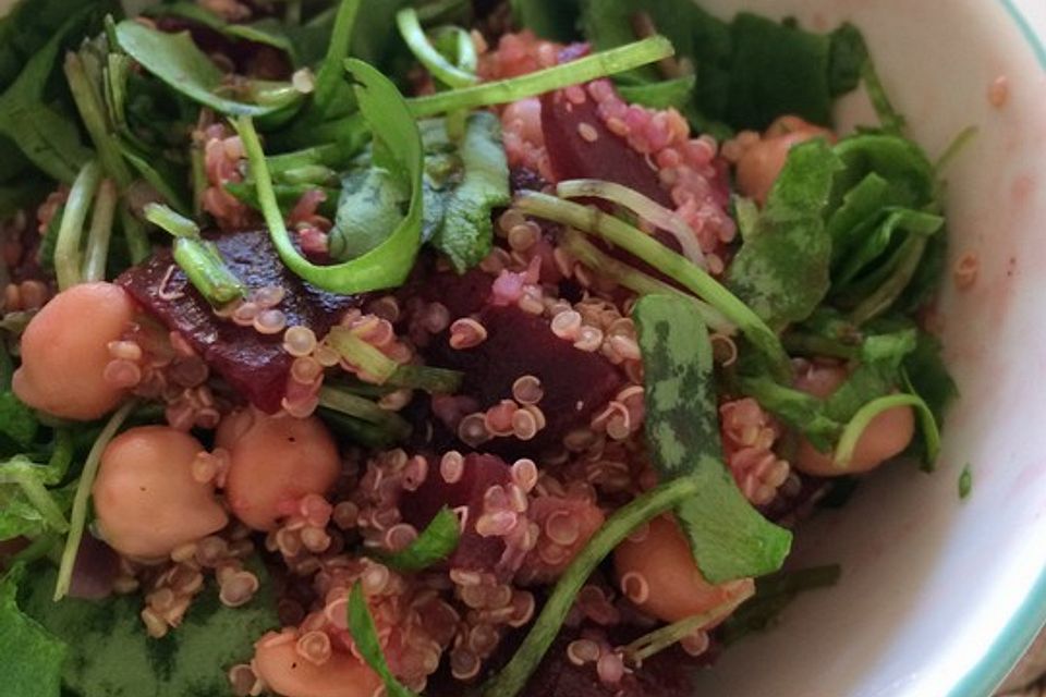 Bunter Quinoa-Wintersalat