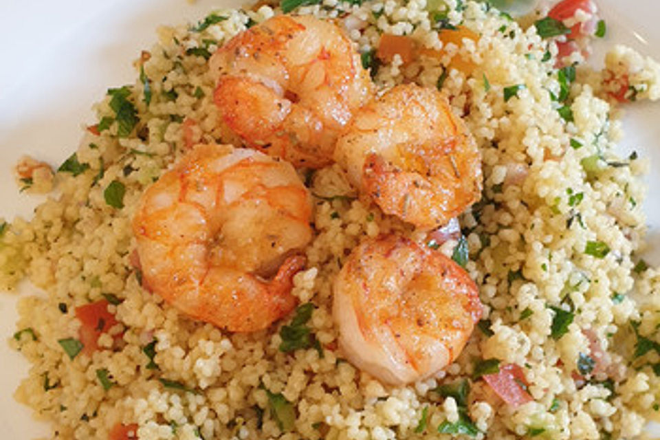 Couscous-Salat mit Garnelenstückchen