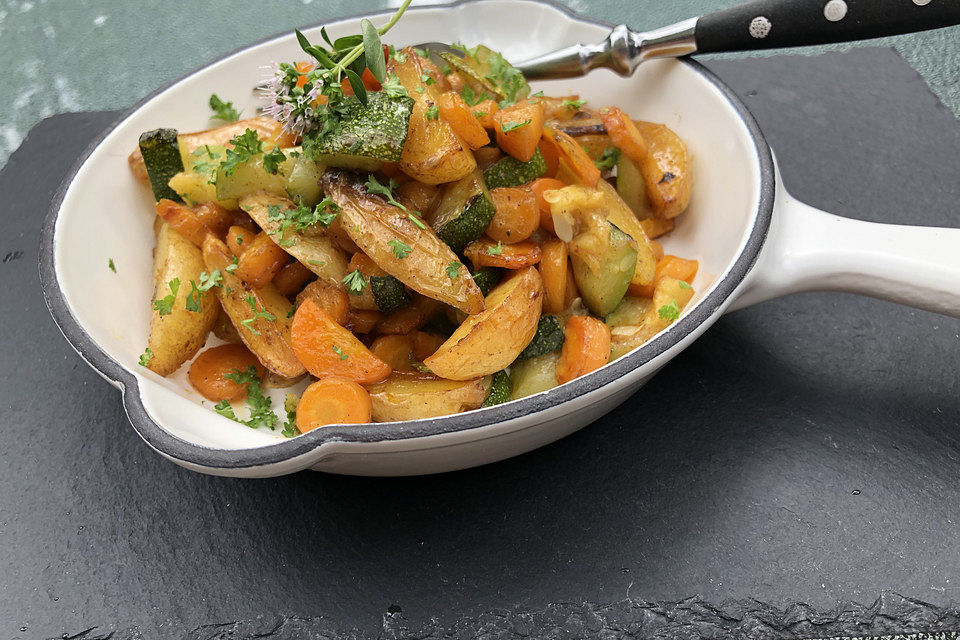 Kartoffel-Zucchini-Karotten-Pfanne