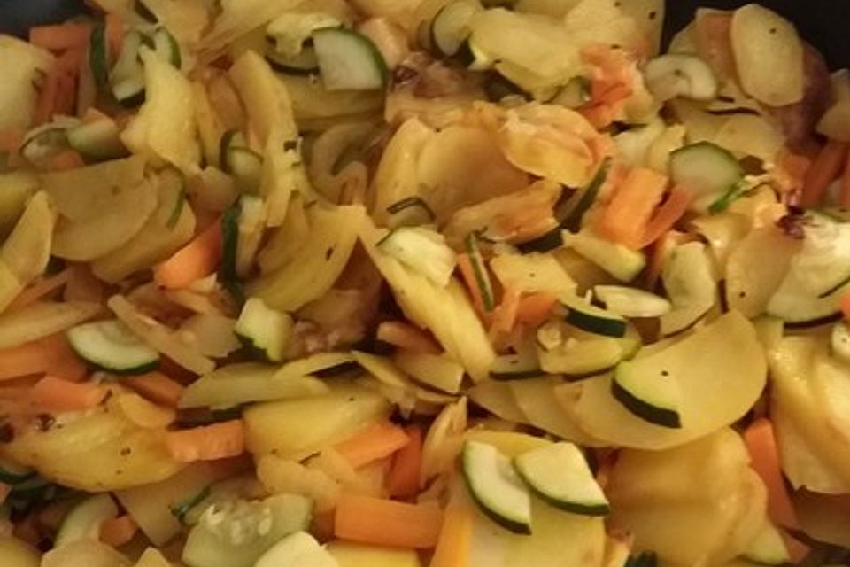 Kartoffel-Zucchini-Karotten-Pfanne