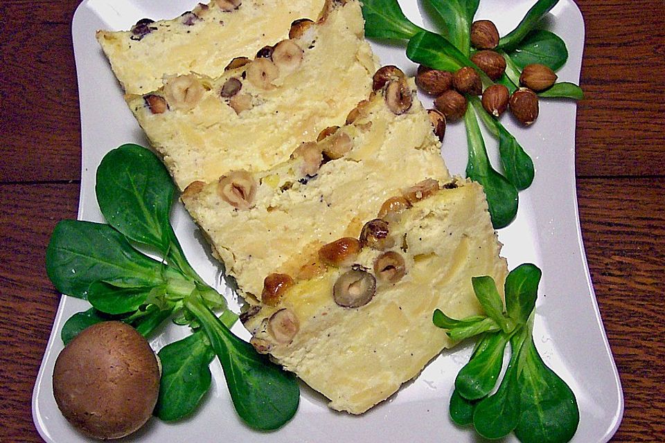 Käseterrine mit Haselnüssen