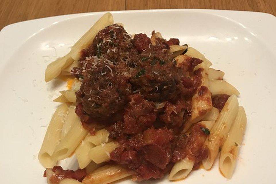 Scharfe Hackfleischbällchen mit Spaghetti