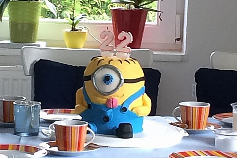 3D-Minion-Torte