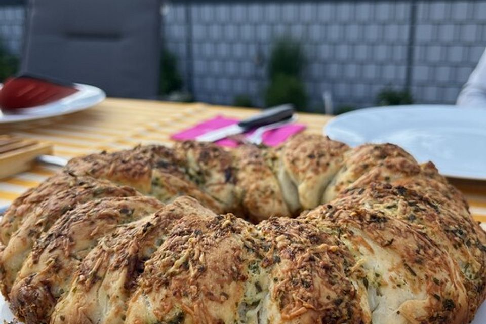 Selbstgebackenes Knoblauchbrot