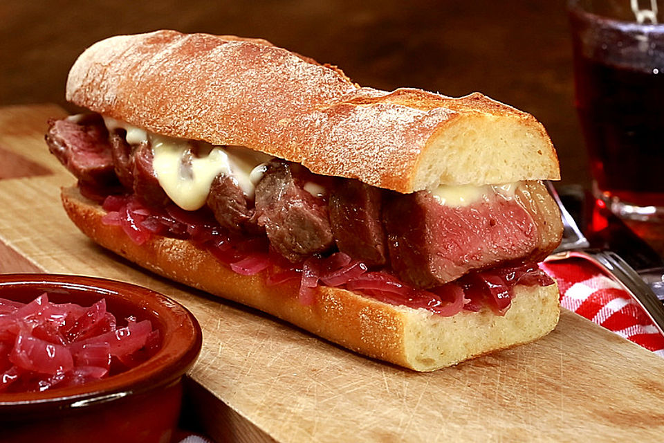 Steaksandwich mit Zwiebelmarmelade