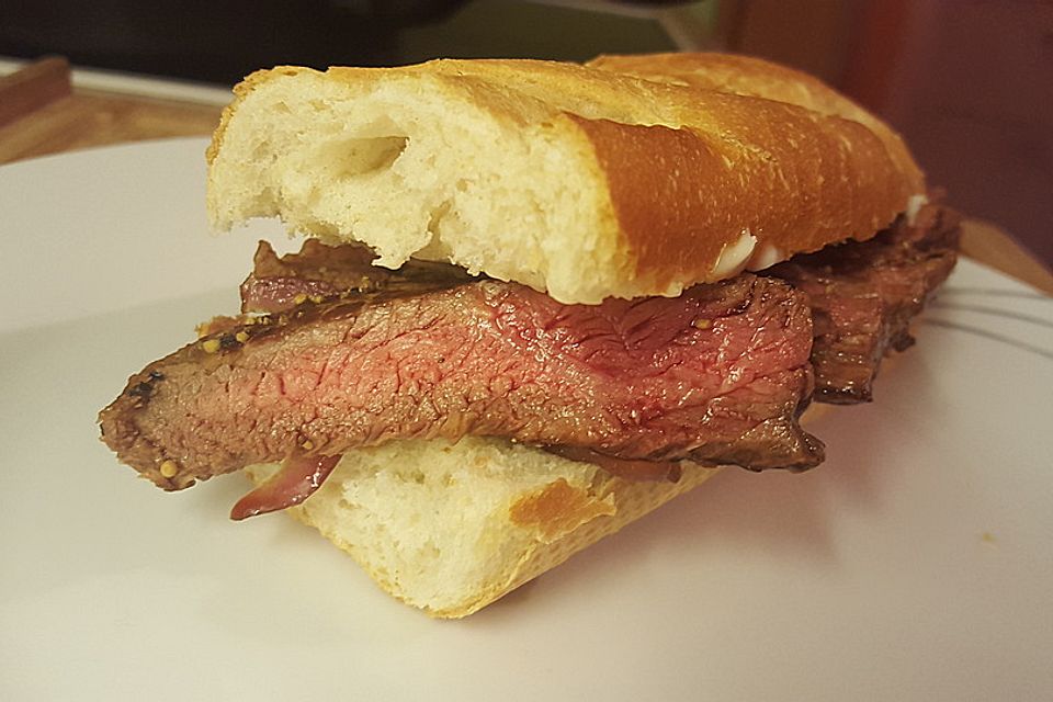 Steaksandwich mit Zwiebelmarmelade