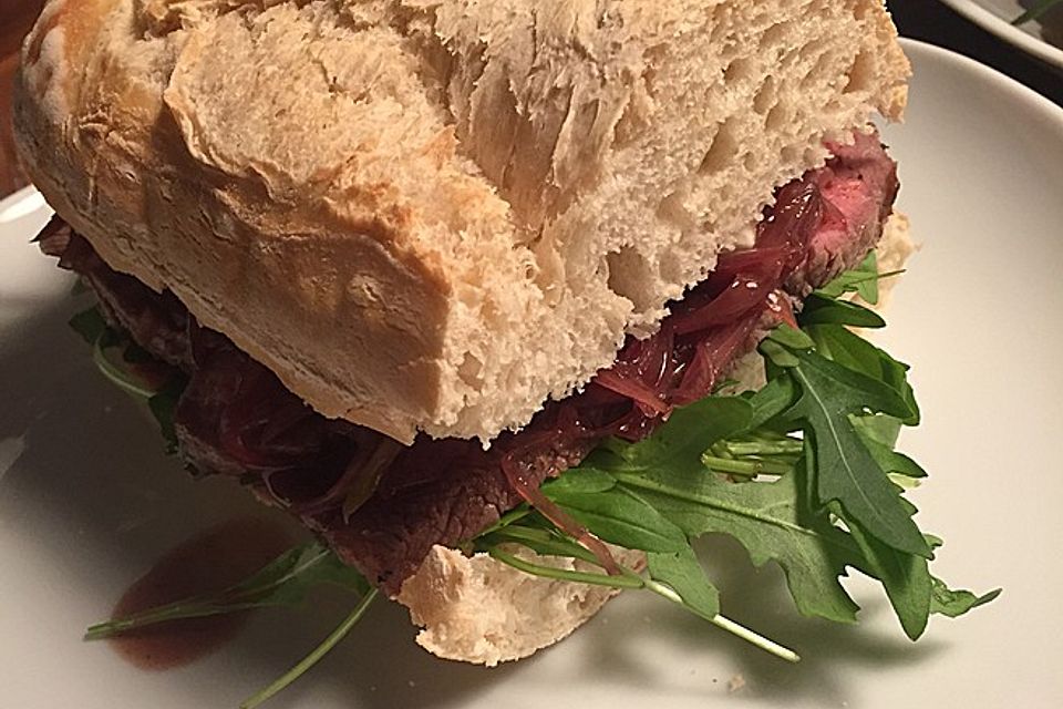 Steaksandwich mit Zwiebelmarmelade