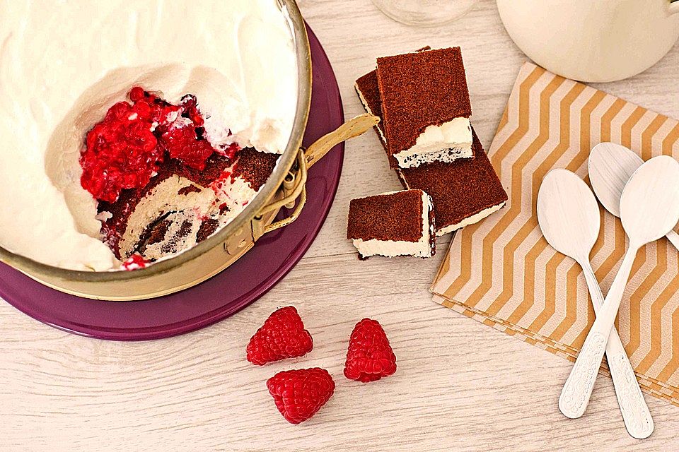 Himbeerkuchen mit Milchschnitten-Boden