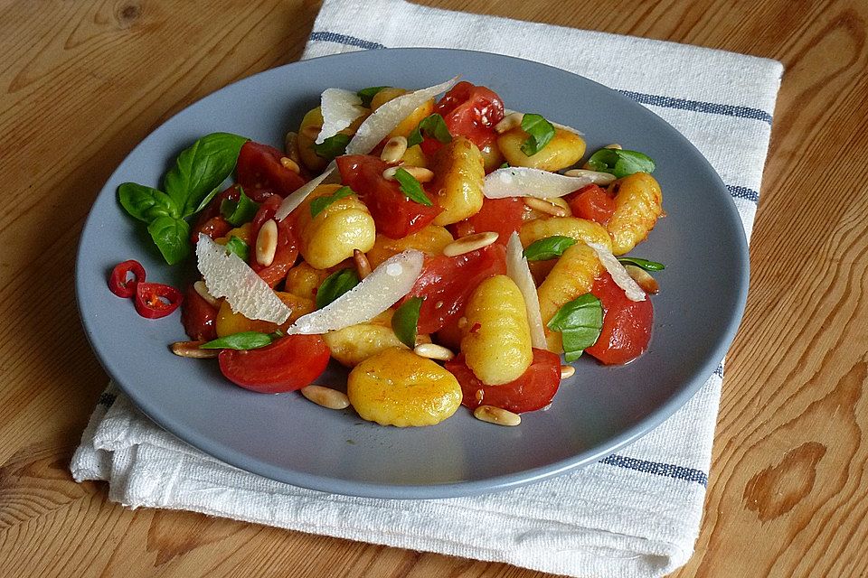 Basilikum Tomaten Chili Gnocchi