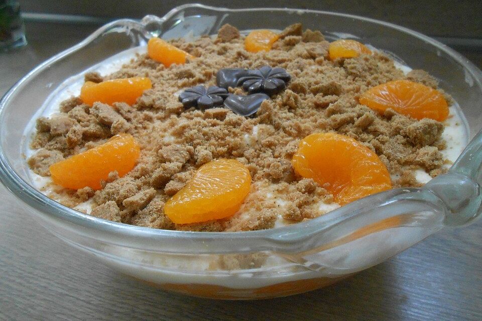 Mandarinendessert im Glas