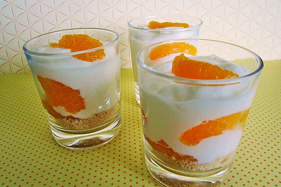 Mandarinendessert im Glas