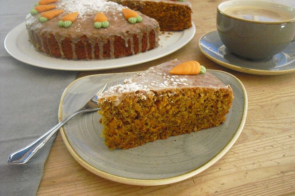 Rüblikuchen mit Zitronenzuckerguss