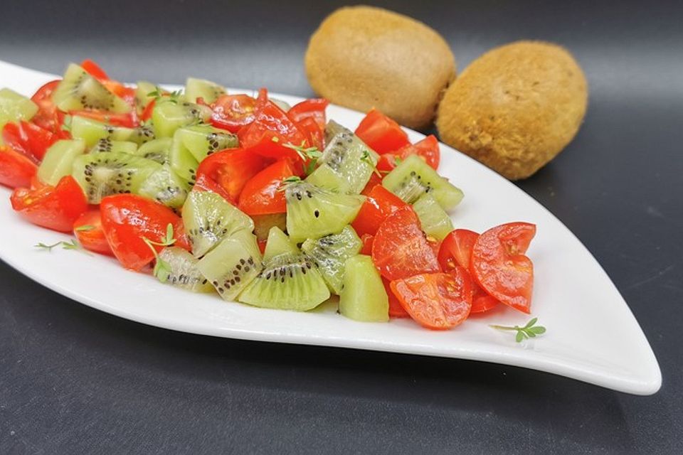 Tomaten-Kiwi-Salat