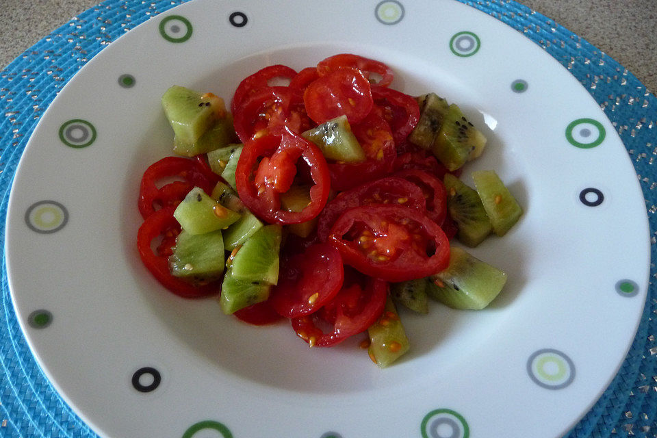 Tomaten-Kiwi-Salat