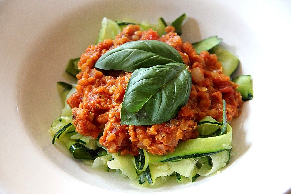 Zucchininudeln mit Linsen-Bolognese