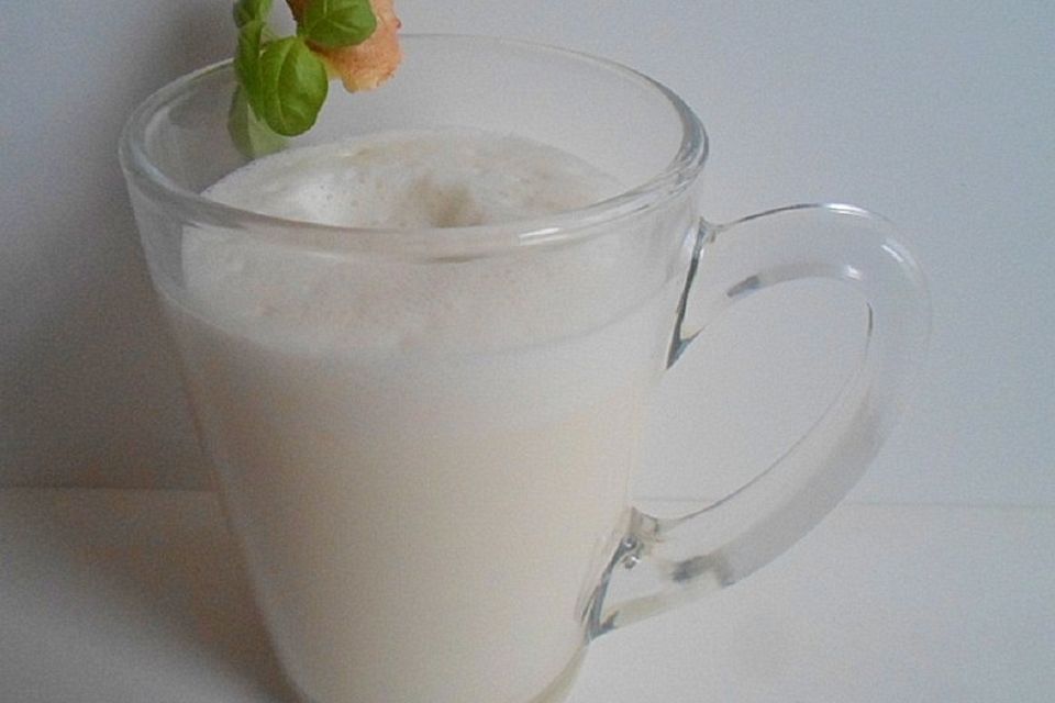 Heiße Milch mit Ingwer