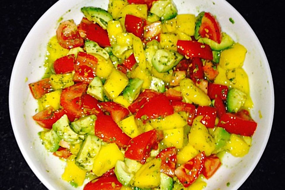 Mango-Tomate-Avocado Salat