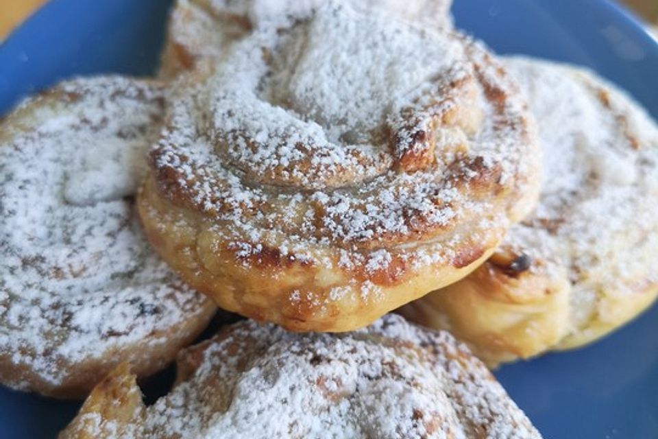 Schnelle Nuss-Blätterteig-Schnecken