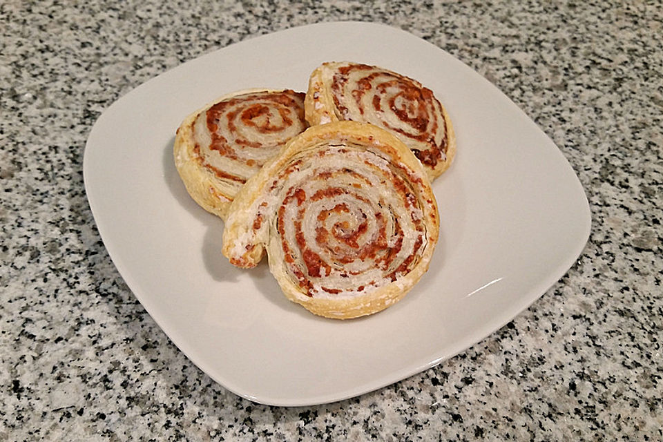 Schnelle Nuss-Blätterteig-Schnecken