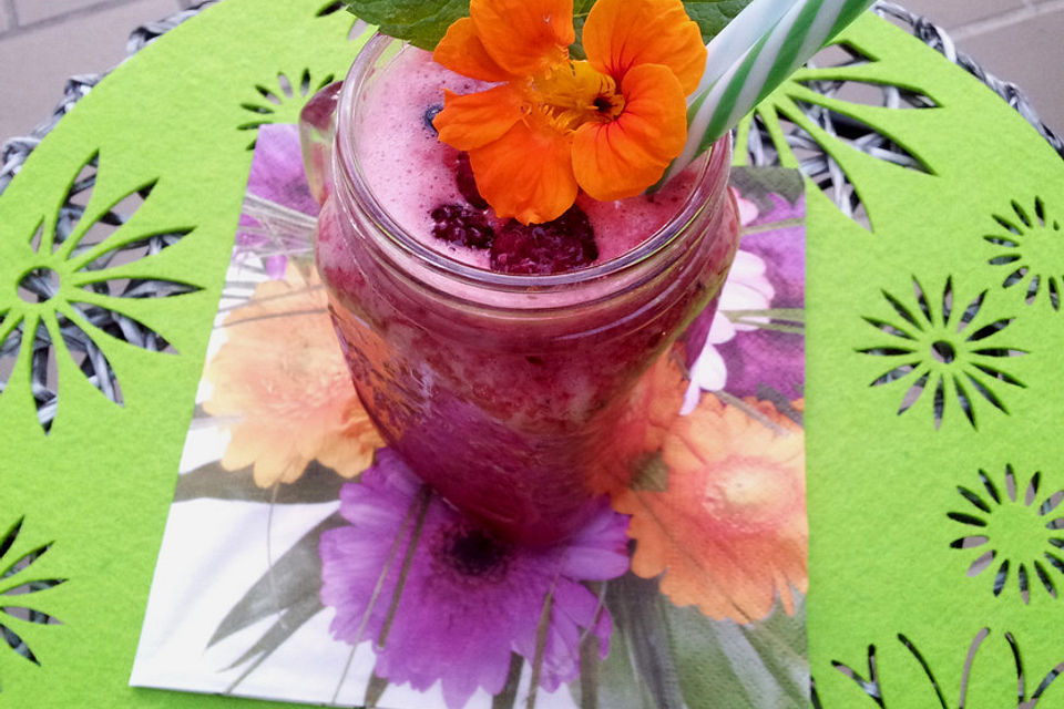 Erfrischender Beeren-Smoothie