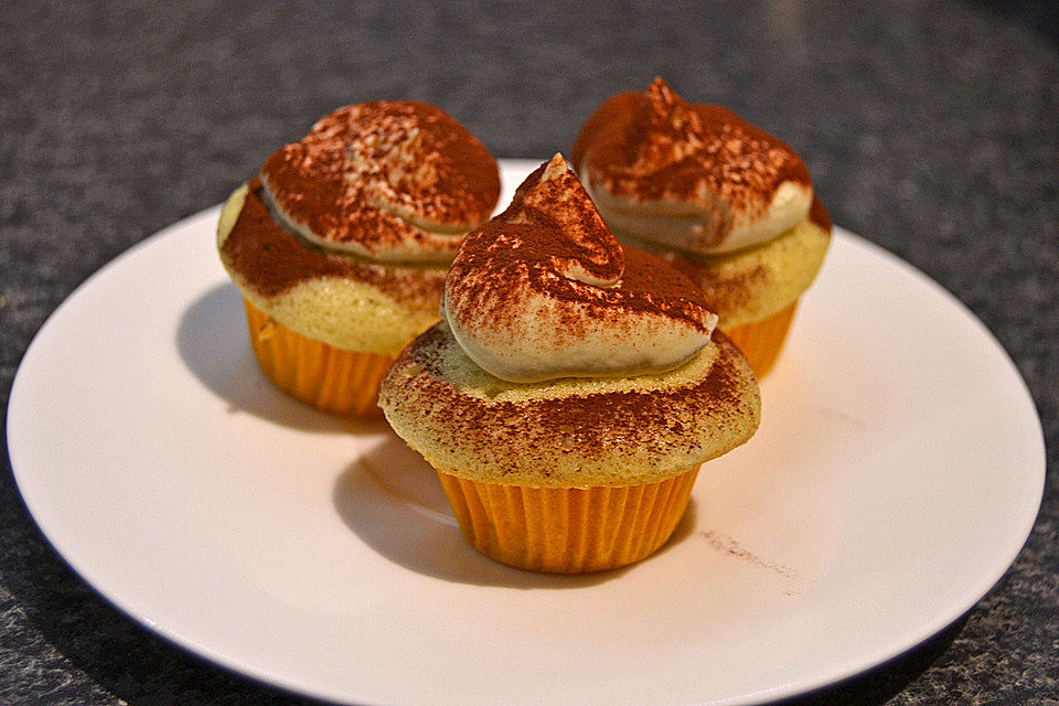 Eierlikör-Cupcakes mit Tiramisucreme