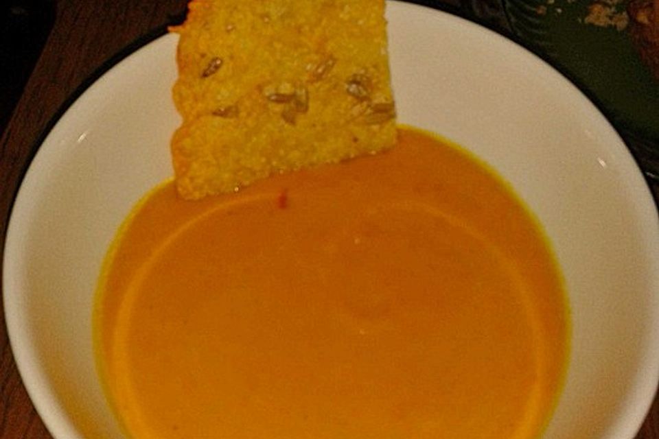 Kürbisrahmsuppe mit Käsekracker