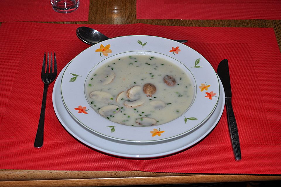 Kohlrabicremesuppe mit Champignons