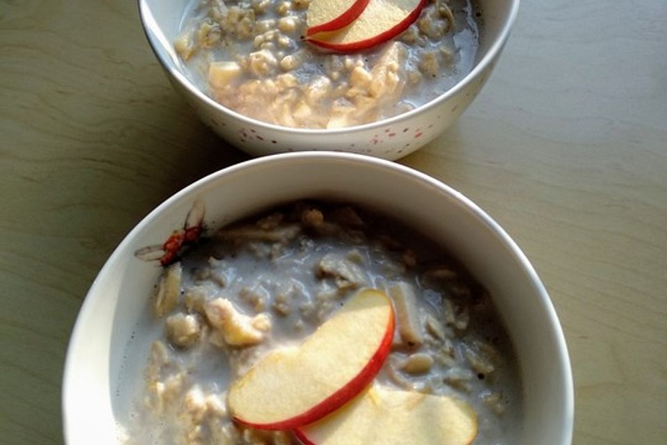 Bananen-Apfel-Zimt-Porridge