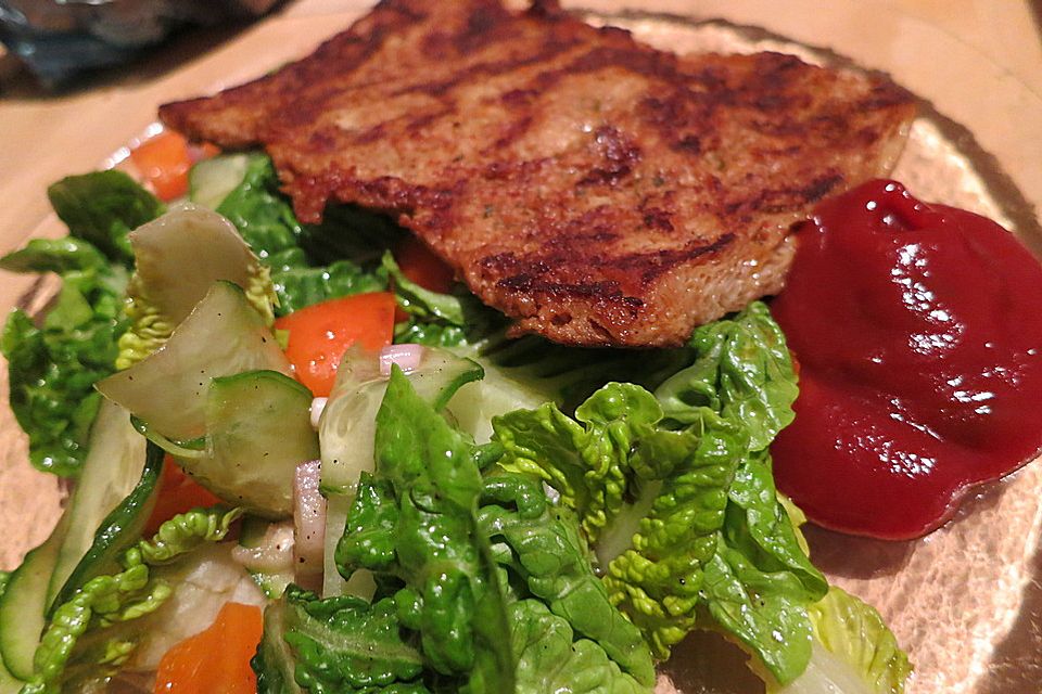 Marinierte Sojasteaks mit Salat