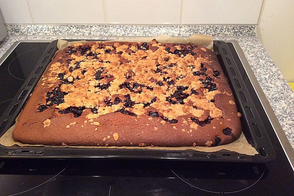 Amaretto-Kirsch-Streuselkuchen