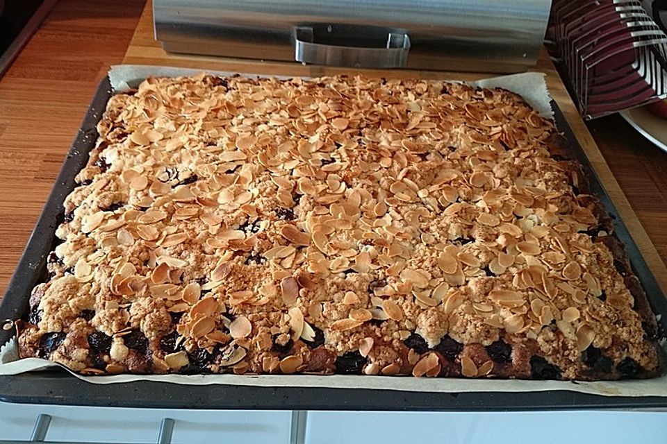 Amaretto-Kirsch-Streuselkuchen