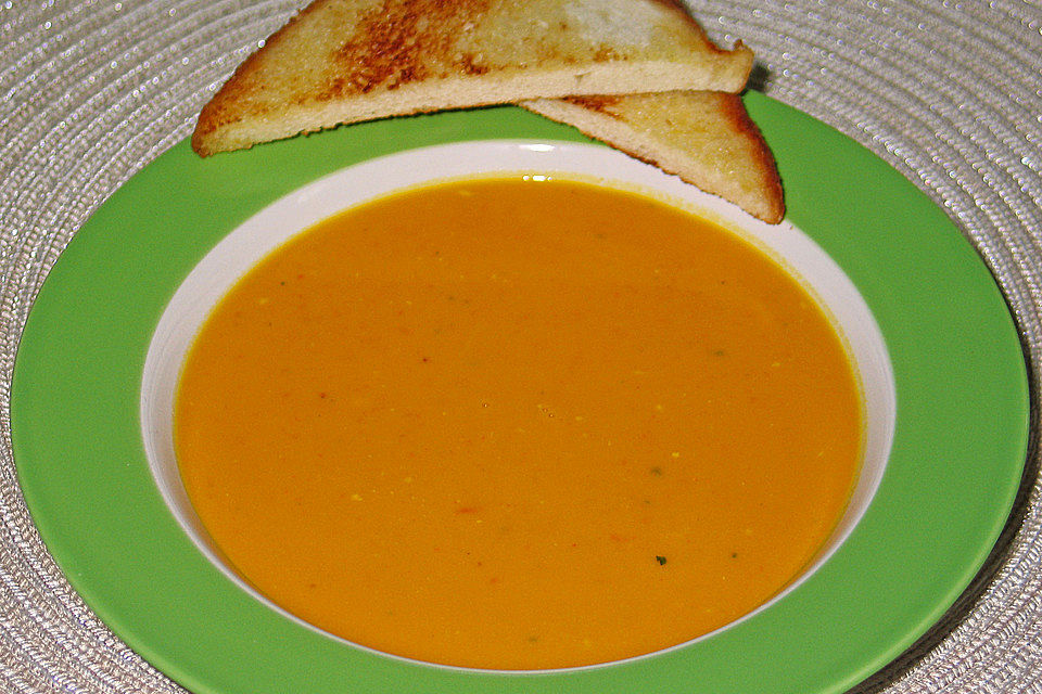 Orangen-Kürbissuppe mit Kokosmilch