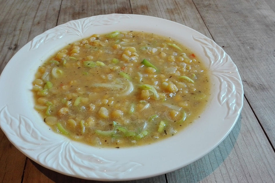 Schwedische Erbsensuppe