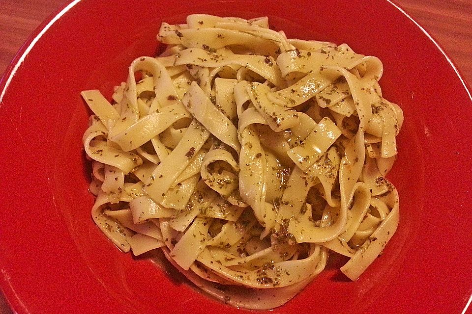 Pasta mit Kräutersauce