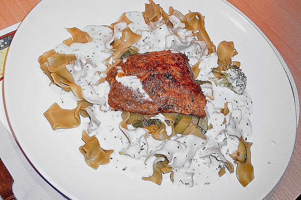 Lachs Provence, auf Gemüsebett