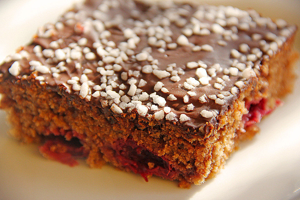 Gewürzkuchen mit Kirschen