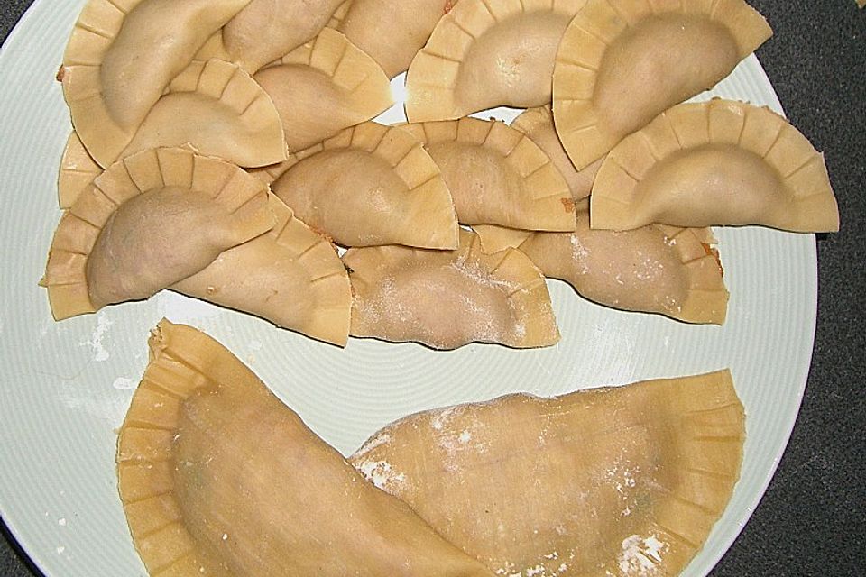 Selbstgemachte Ravioli mit Fleischfüllung