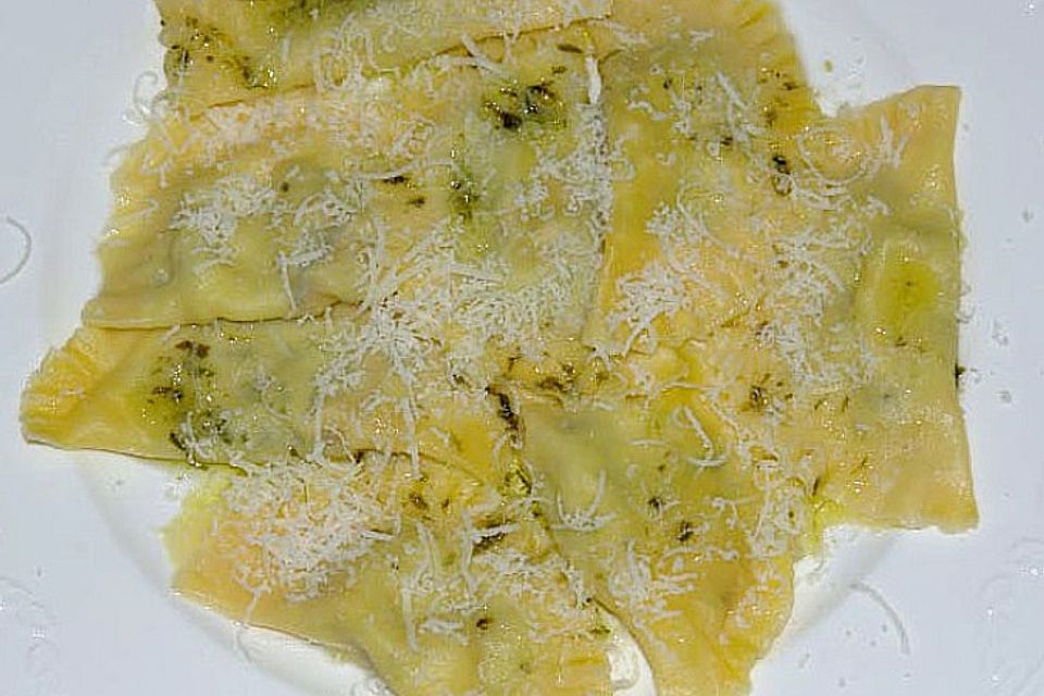 Selbstgemachte Ravioli mit Fleischfüllung