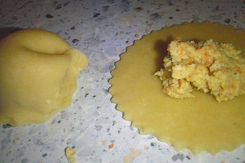 Selbstgemachte Ravioli mit Fleischfüllung