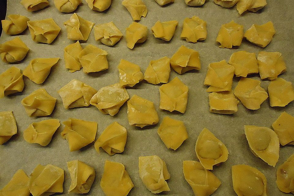 Selbstgemachte Ravioli mit Fleischfüllung