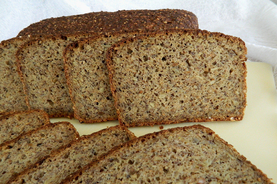 Schwarzbrot aus Sauerteig