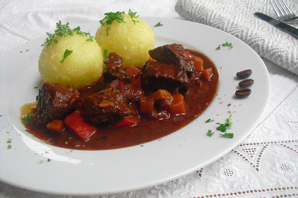 Gulasch aus dem Römertopf