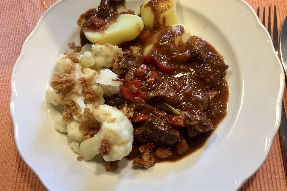 Gulasch aus dem Römertopf